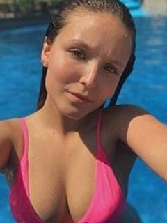 Larissa Manoela pagou peitinho na Live do Instagram